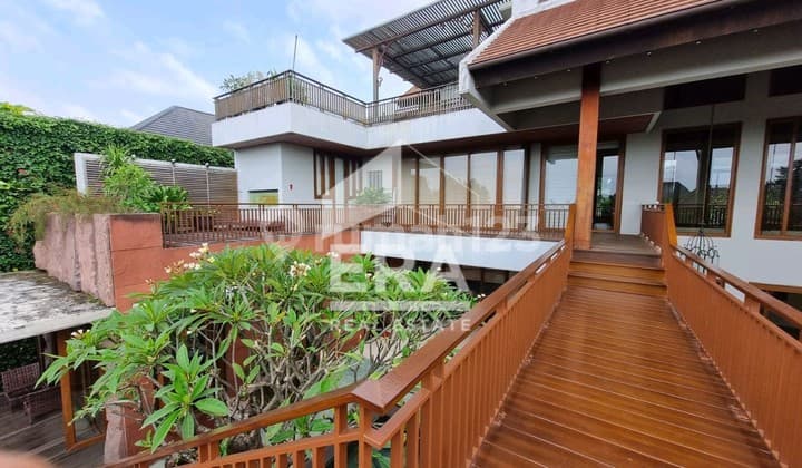 Rumah Mewah Jalan S. Parman Tengah Kota Semarang