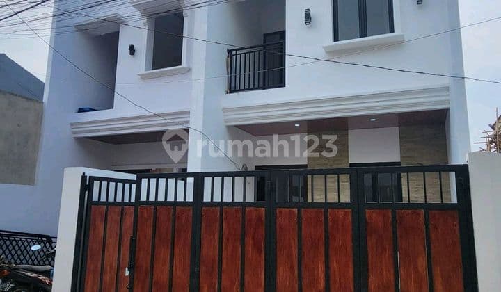 Rumah Minimalis 2 Lantai Lokasi Strategis Dekat Universitas Indonesia