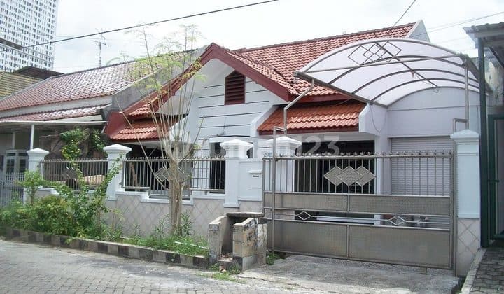 Rumah di Panjang Jiwo Permai Surabaya Selatan, Bagus + Terawat, 1.5 Lantai, Row Jalan Lebar