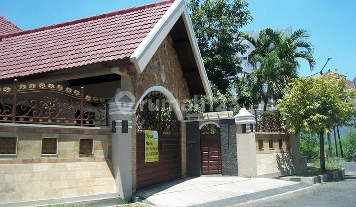Rumah Mewah di Nginden Intan Barat Surabaya Timur, Furnished, Hook/Pojokan, Siap Huni
