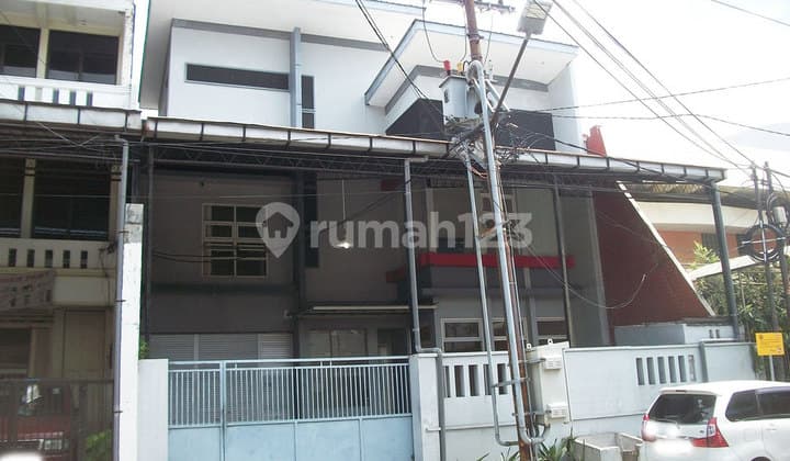 Office in Pucang Kerep East Surabaya, the office area has 3 Floors, there is a Warehouse with 1 Floor, minimum contract 2 years !!!