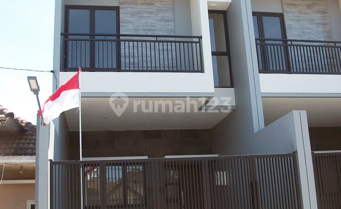 Rumah Baru Gress !!! di Nirwana Eksekutif Surabaya Timur, Minimalis, 2 Lantai, SIAP HUNI !!!
