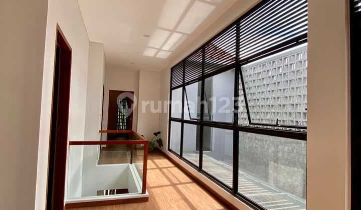 Rumah Modern Siap Huni Dalam Komplek One Gate System Lebak Bulus