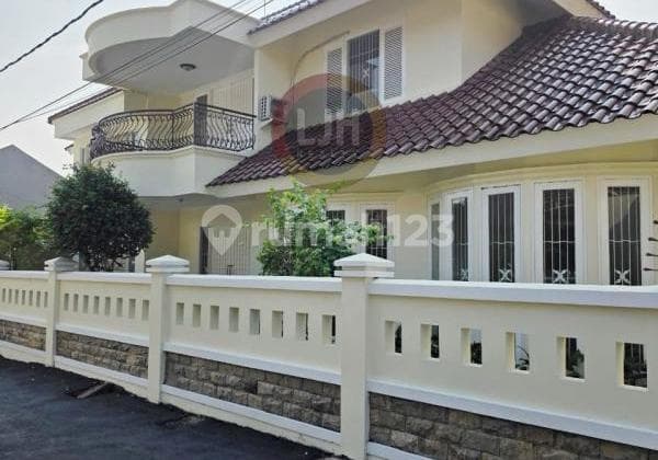 Rumah 2 Lantai Sudah Renovasi, Siap Huni di Mega Cinere