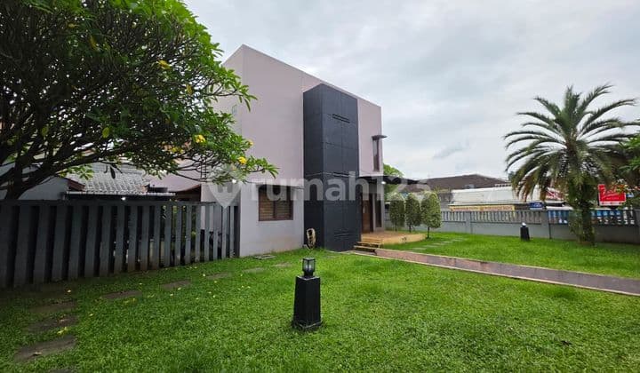 Rumah Asri Posisi Hook Pinggir Jalan Cocok untuk Usaha Dekat Tol (Yu)