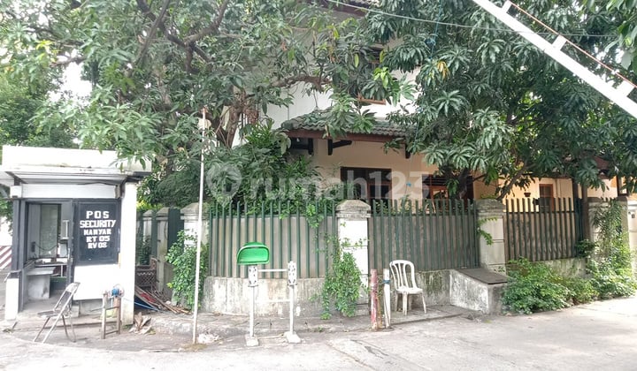 Rumah Unfurnished Bagus SHM - Sertifikat Hak Milik di Bintaro