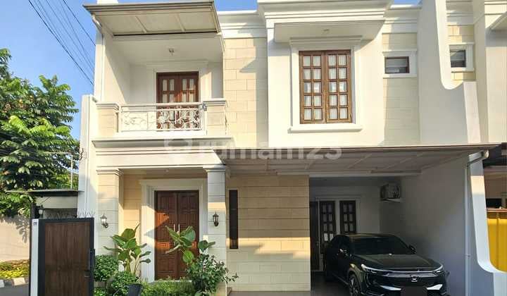 Strategic Luxury Town House Ready to Occupy in Bambu Apus, Jakarta
