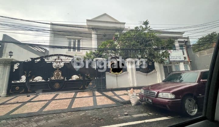 Rumah MEWAH Strategis di Kawasan Premium
