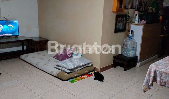 rumah tua dan luas butuh renovasi dekat dengan JIS