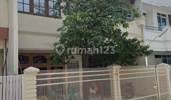 Rumah Jl.Bandengan Selatan (LT/LB 100/180 m)