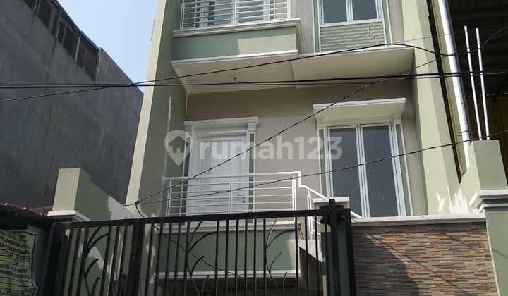 Rumah Teluk Gong (Ukuran 5x16 m)