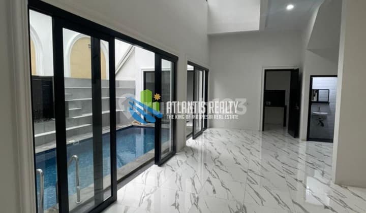 Dijual Rumah Mewah dengan Kolam Renang di Argenia, Taman Yunani Sentul City, Brand New