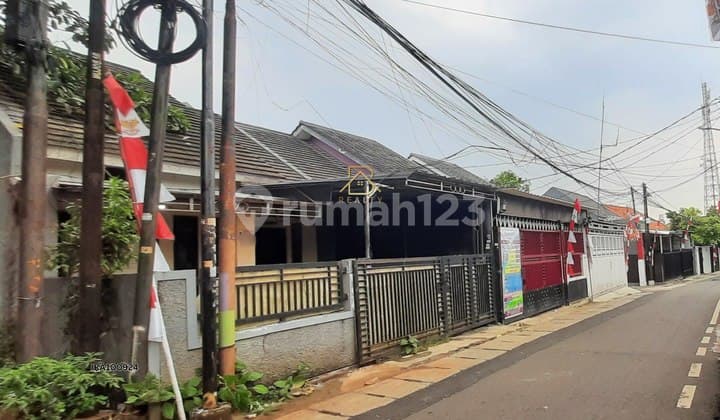 Dijual rumah pinggir jalan akses 2 mobil jalan Dalang Munjul Ciracas Jaktim