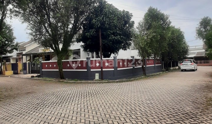 Dijual Rumah Renovasi Halaman Luas Hoek Citra Indah Jonggol Bogor