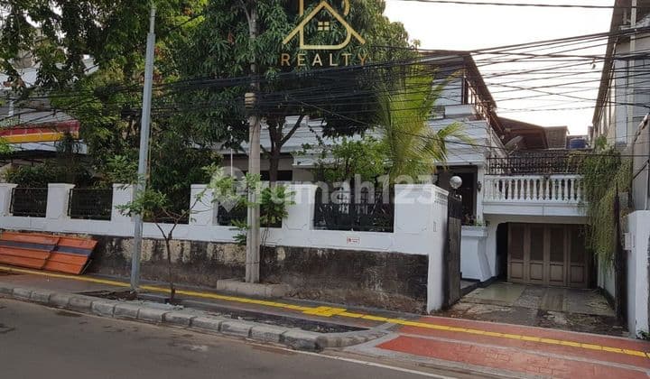 Dijual Rumah Di Pusat Kota Dengan Tanah Luas Di Tebet Timur Jakarta Selatan