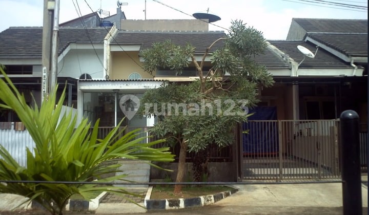 Rumah Tinggal Cocok untuk Kantor. Usaha .Lokasi di Pinggir Jalan Boulevard Gdc, Dekat ke Alun Alun (500M). Rumah