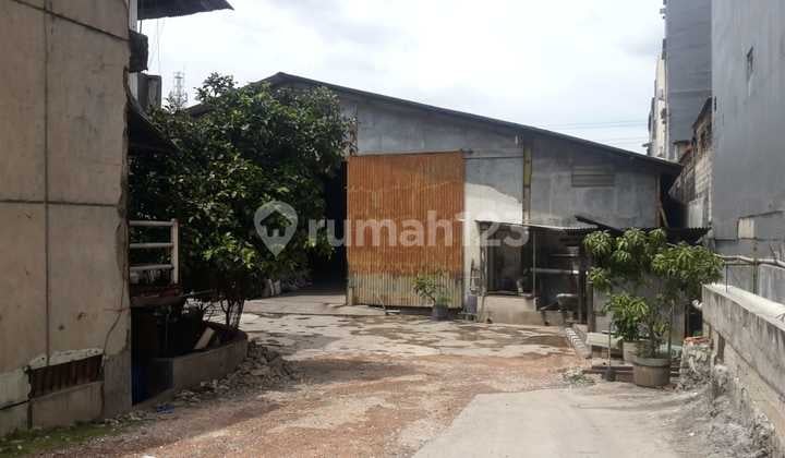 Gudang Strategis,Pinggir Jalan Raya