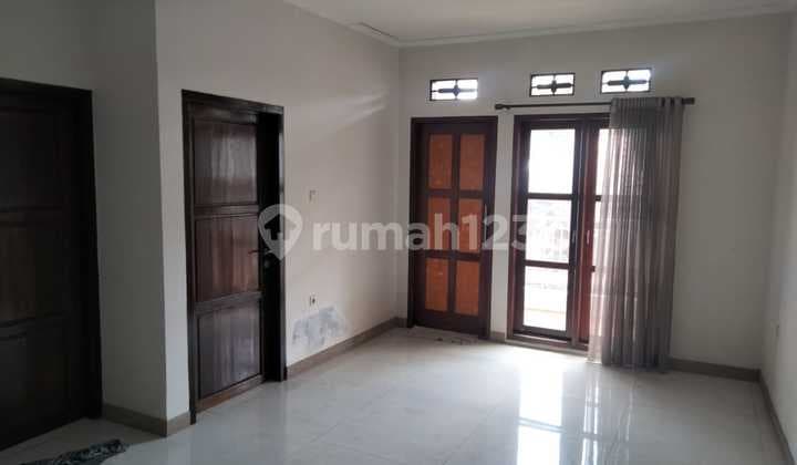 Rumah 5 Kamar Tidur Siap Huni di Kencanal Loka BSD