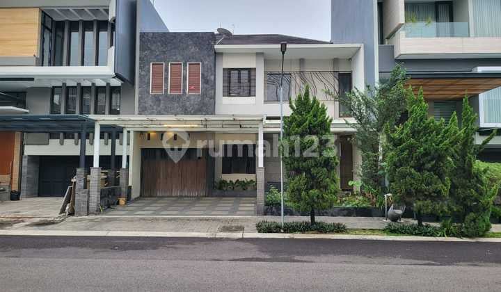 House in Singgasana Pradana Complex Fully Furnished