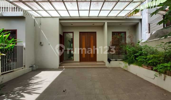 Rumah Asri Siap Huni Tipe Downslope 3 Lantai Ciumbuleuit Bandung