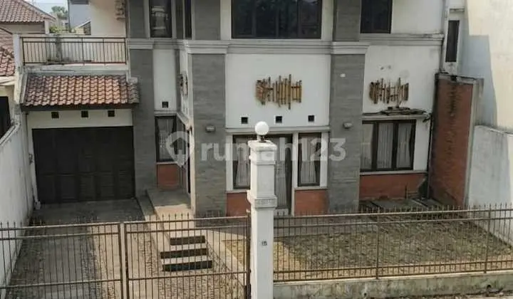Rumah di Ciumbuleuit Bandung Ex Kantor Minim Renovasi