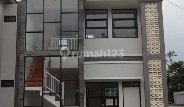 Rumah Baru di Cikahuripan Lembang Konsep Open Tropis Siap Huni