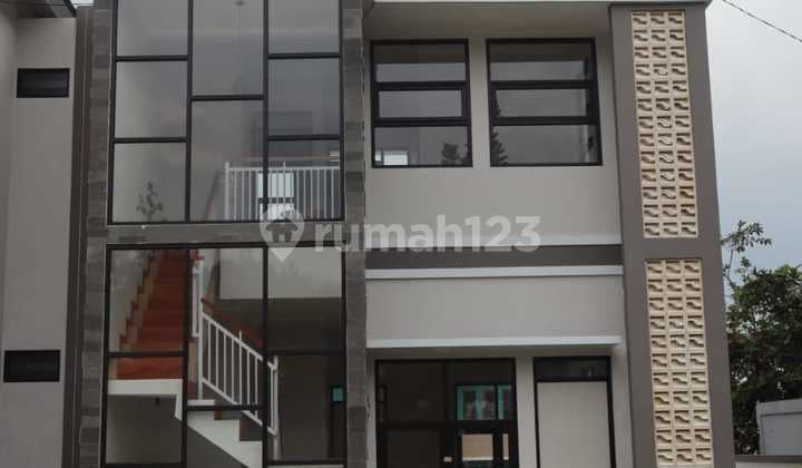 Rumah Baru di Cikahuripan Lembang Konsep Open Tropis Siap Huni