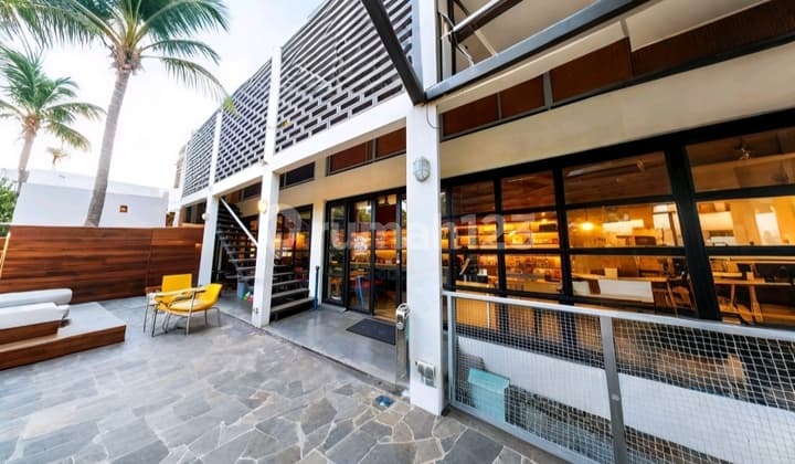 Rental Business House near Otten = Get Riau Traffic, Large Parking Area