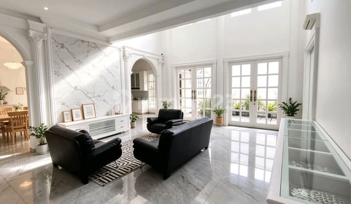 Luxurious 3-Storey House in the Singgasana Pradana Complex, Bandung