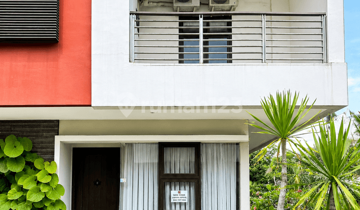 Sell Townhouse Maple Pasteur, One Step from the Pasteur Toll Road.