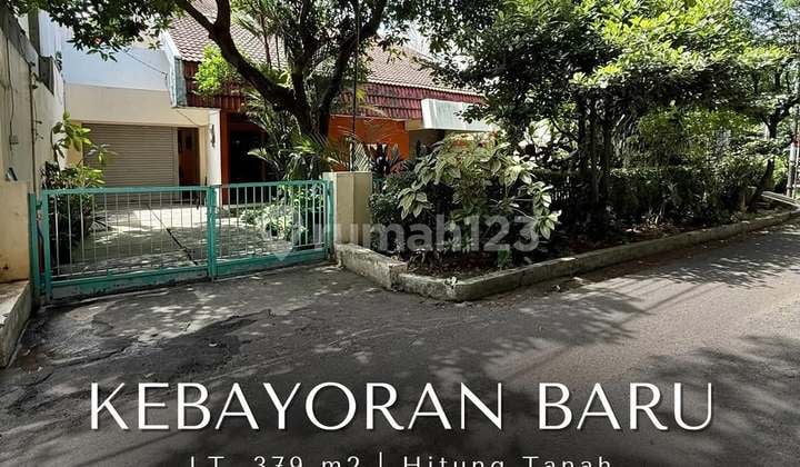 House with Garden Front, Land Included in Kebayoran Baru, Land Area 379