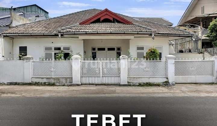 Rumah Lama Hitung Tanah Hadap Barat di Tebet, T 530 B 400