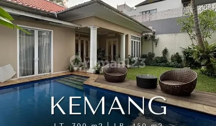 Rumah Tropis Cantik di Kemang Dalam, T 700 B 450