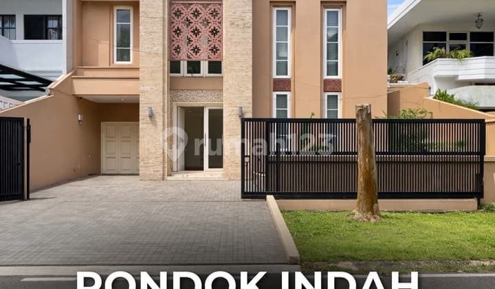 Rumah Cantik Siap Huni Depan Taman di Pondok Indah, LT 320 LB 300