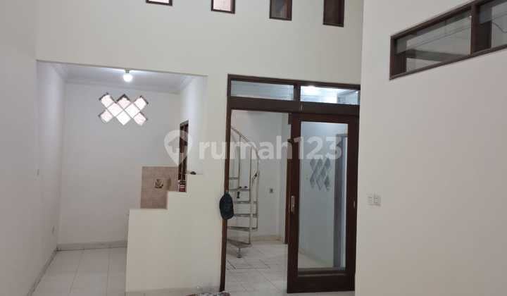 Dijual Rumah Di Taman Kopo Indah 3.dekat Kuliner. Dekat Sekolah.dekat Rumah Sakit