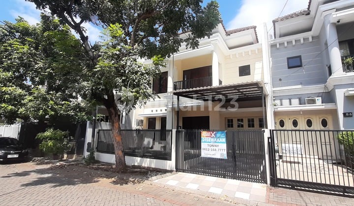 Graha Sentosa Siap Huni Depan Taman