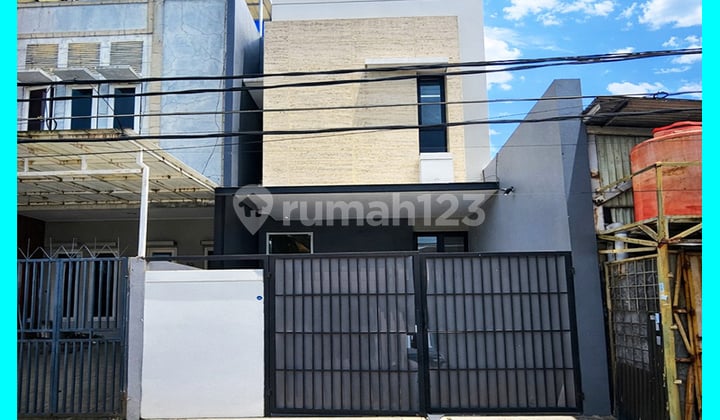 Chandra Rumah Siap Huni 5X20 Lokasi Strategis di Duri Kepa