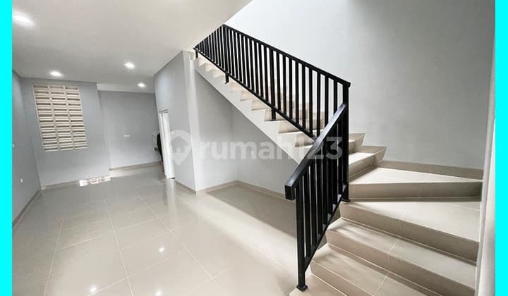 Chandra rented a 4x15m house in Cengkareng.