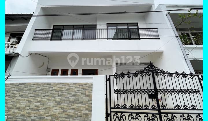 Chandra Disewa Rumah Ukuran 7X17m Full Renov di Komplek Kavling Polri Jelambar