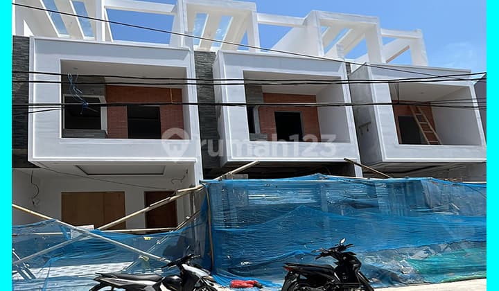Chandra Rumah Baru Ukuran 4.3X18m Jalan 3 Mobil di Duri Kepa