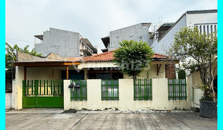 Chandra Old House 12X17m Size Strategically Located in Duri Kepa