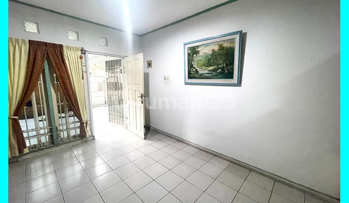 Chandra Rents a 9x20m House in Dutamas Complex