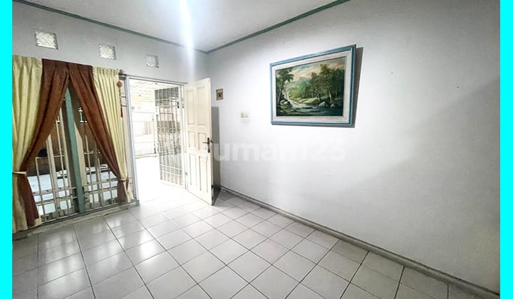 Chandra Disewa Rumah Ukuran 9X20m di Komplek Dutamas