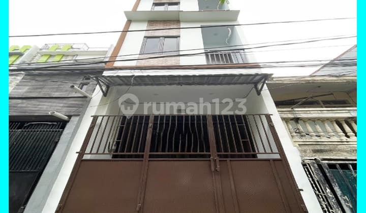 Chandra rented a new house measuring 3.2x10.5m in Jelambar.