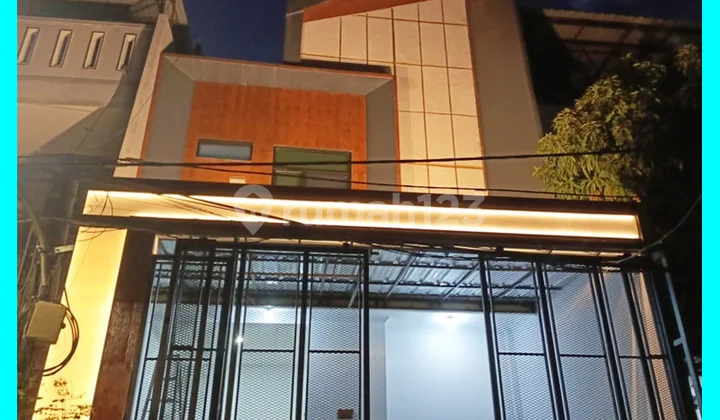 Chandra Rumah Full Furnish Ukuran 7X20m di Komplek Dutamas