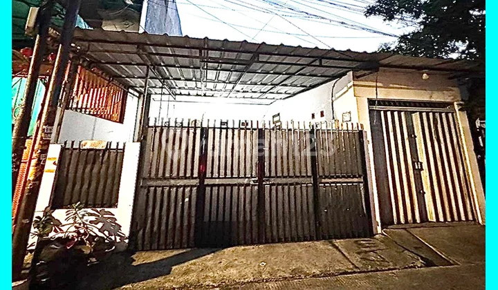 Chandra Rumah Lama Ukuran 4X20m di Jelambar Chandra Rumah Lama Ukuran 4X20m di Jelambar