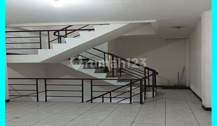 Chandra Ruko uk 4x15m di jalan besar jelambar