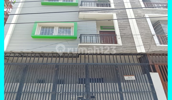 Chandra Rents a 4x10m House in Jelambar