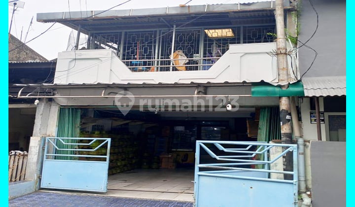 Chandra's old house measuring 6x30m on Rahayu Street, Jelambar, West Jakarta.