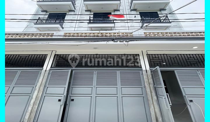 chandra Rumah baru uk 4x20m di komplek taman ratu